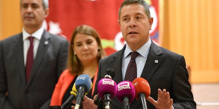 Page apremia a Torra a condenar la violencia en Cataluña y muestra su apoyo al Gobierno central para mantener el orden constitucional Page apremia a Torra a condenar la violencia en Cataluña y muestra su apoyo al Gobierno central para mantener el orden constitucional