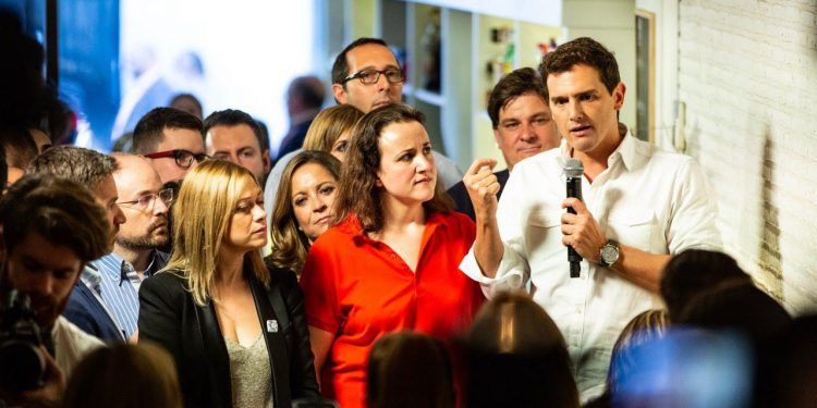 Rivera propone desde Guadalajara beneficios fiscales en el impuesto de sociedades, IRPF y Seguridad Social para aquellos que deciden vivir en municipios que sufren la despoblación Rivera propone desde Guadalajara beneficios fiscales en el impuesto de sociedades, IRPF y Seguridad Social para aquellos que deciden vivir en municipios que sufren la despoblación