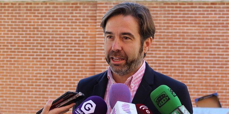 Robisco le recuerda a Page sus promesas de mejora del Centro Especial Virgen del Amparo en su visita a Guadalajara Robisco le recuerda a Page sus promesas de mejora del Centro Especial Virgen del Amparo en su visita a Guadalajara