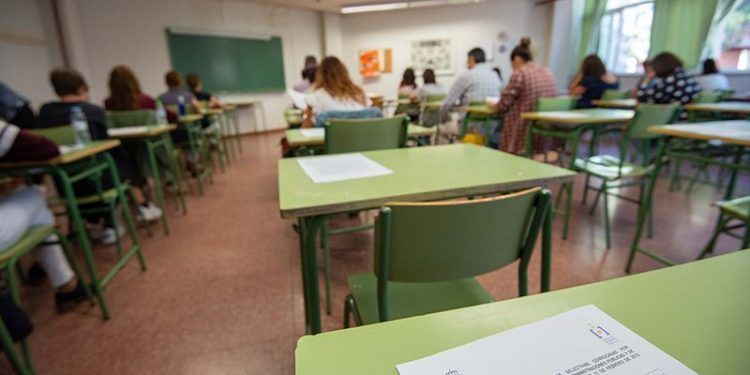 Un total de 1.163 personas se examinan este domingo en Guadalajara para obtener una plaza de Auxiliar de Enfermería o Auxiliar Técnico Educativo