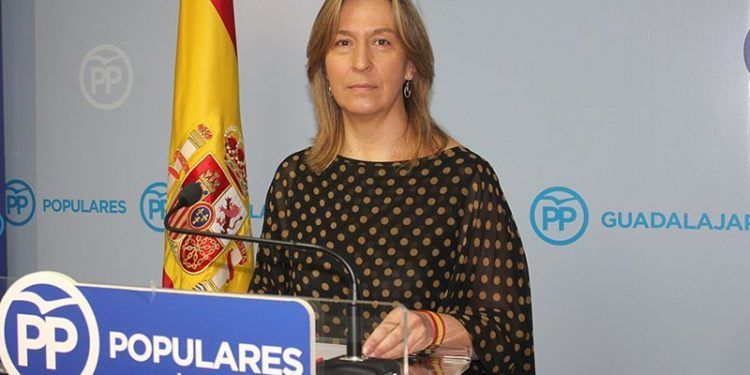 Una empleada que trabajó para el PP en la Diputación de Guadalajara acusa a Ana Guarinos de obligarla a hacer pagos en B durante años a otra persona Una empleada que trabajó para el PP en la Diputación de Guadalajara acusa a Ana Guarinos de obligarla a hacer pagos en B durante años a otra persona