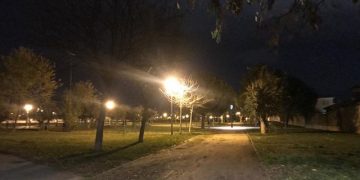 El “parque de los pintores” de Cabanillas ya tiene iluminación nocturna