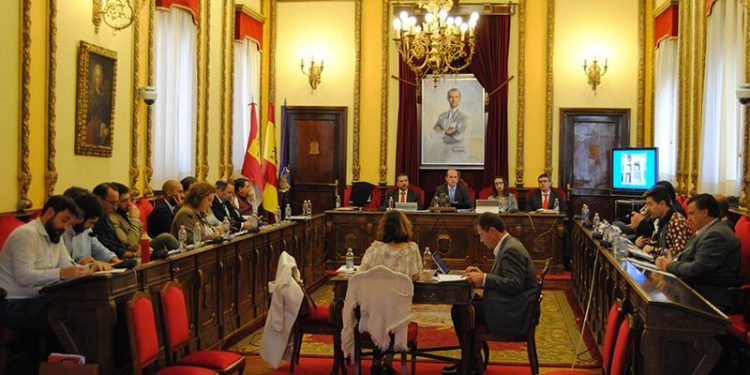 El PSOE denuncia la existencia de 780.000 euros de facturas irregulares del PP en el Ayuntamiento de Guadalajara que ponen en riesgo la estabilidad presupuestaria e incrementan la morosidad