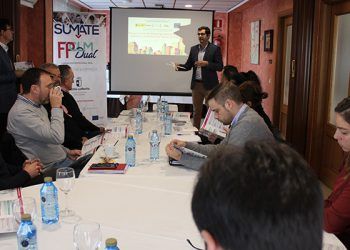 Empresarios de Guadalajara se reúnen en Azuqueca de Henares para hablar de transformación digital y conocer la FP Dual