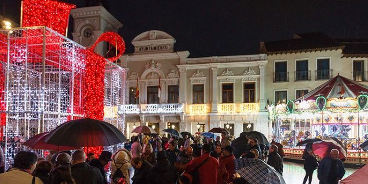 Un total de 665.000 bombillas led iluminarán la Navidad de Guadalajara con una gran caja musical en la Plaza Mayor Un total de 665.000 bombillas led iluminarán la Navidad de Guadalajara con una gran caja musical en la Plaza Mayor