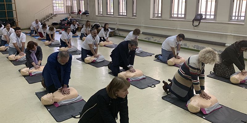 El delegado de la Junta en Guadalajara respalda la enseñanza de la reanimación cardiopulmonar entre el alumnado de los institutos para salvar vidas 1 El delegado de la Junta en Guadalajara respalda la enseñanza de la reanimación cardiopulmonar entre el alumnado de los institutos para salvar vidas