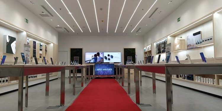 Huawei inaugura con gran éxito su nueva Tienda Huawei en el centro comercial La Gavia de Madrid Huawei inaugura con gran éxito su nueva Tienda Huawei en el centro comercial La Gavia de Madrid