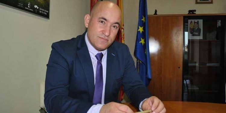 El Gobierno regional espera que la Mesa del Agua ejerza un papel estratégico en defensa de la actividad agraria que da vida a los pueblos y lucha contra el cambio climático en Castilla-La Mancha El Gobierno regional espera que la Mesa del Agua ejerza un papel estratégico en defensa de la actividad agraria que da vida a los pueblos y lucha contra el cambio climático en Castilla-La Mancha