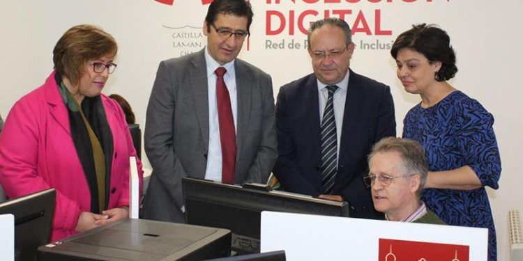 La Junta pone a disposición de diputaciones y ayuntamientos 9,5 millones para duplicar los Puntos de Inclusión Digital