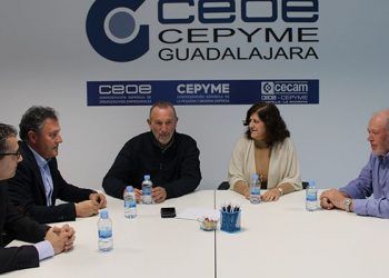 La presidenta de CEOE-Cepyme Guadalajara y los secretarios generales de UGT y CCOO mantienen un encuentro abogando por el diálogo social La presidenta de CEOE-Cepyme Guadalajara y los secretarios generales de UGT y CCOO mantienen un encuentro abogando por el diálogo social