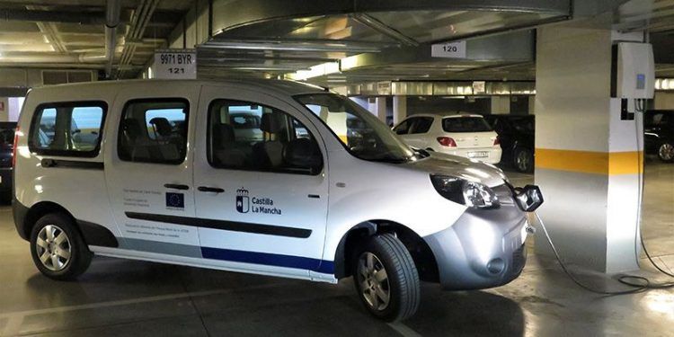 Adquirido el primer vehículo 100 por cien eléctrico del parque móvil de la Junta de Comunidades de Castilla-La Mancha Adquirido el primer vehículo 100 por cien eléctrico del parque móvil de la Junta de Comunidades de Castilla-La Mancha