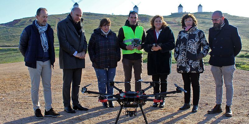 El Gobierno regional pone en marcha el primer curso oficial de piloto de drones para docentes de Formación Profesional 1 El Gobierno regional pone en marcha el primer curso oficial de piloto de drones para docentes de Formación Profesional