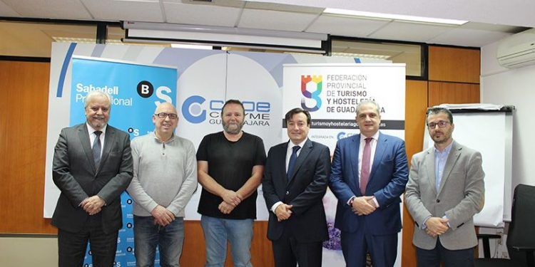 Las federaciones de Turismo y Comercio de CEOE-CEPYME Guadalajara y Banco Sabadell firman un convenio de colaboración