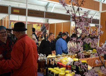 La Feria Apícola Internacional de Pastrana continúa siendo el principal referente europeo del sector