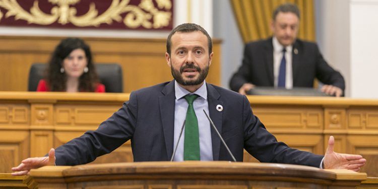 Escudero asegura que Villar de Cañas reúne todos los requisitos para ser ejemplo del nuevo modelo energético ‘verde’
