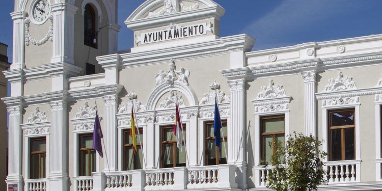 Las banderas del Ayuntamiento de Guadalajara ondearán a media asta en señal de duelo por el sufrimiento que está ocasionando el COVID-19