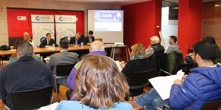 Los empresarios alcarreños se informan de cómo ahorrar en su factura energética a través de las compras agrupadas
