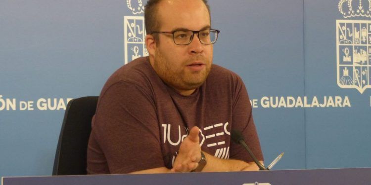Rubén García: “El portavoz del PP ya ha dejado claro que no hará nada útil en esta crisis; le pedimos que al menos no estorbe”