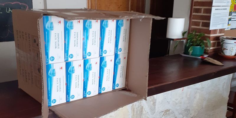 El Ayuntamiento de Villanueva de la Torre entrega a Protección Civil un amplio lote de mascarillas para repartir entre la población 1 El Ayuntamiento de Villanueva de la Torre entrega a Protección Civil un amplio lote de mascarillas para repartir entre la población