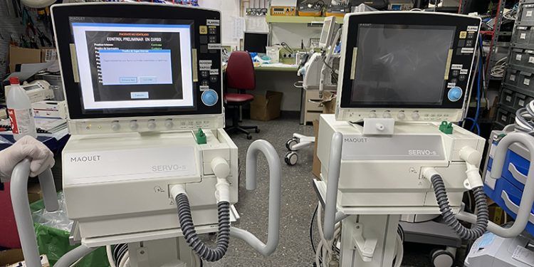 El Gobierno de Castilla-La Mancha distribuye 17 equipos de respiradores y de ventilación mecánica en centros hospitalarios de la región