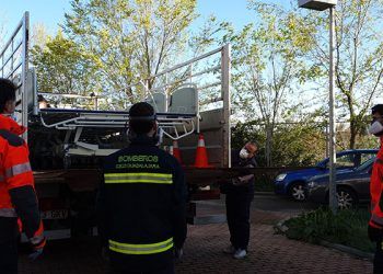 Los Bomberos de la Diputación y del Ayuntamiento de Guadalajara desinfectan 200 ambulancias en una semana