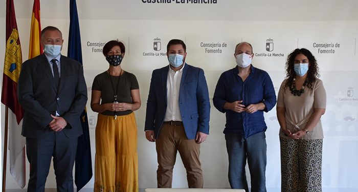 El Gobierno regional presenta la Ley SUMA a los partidos políticos integrantes del Pacto de Recuperación Social y Económica de la región El Gobierno regional presenta la Ley SUMA a los partidos políticos integrantes del Pacto de Recuperación Social y Económica de la región