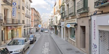 La calle Miguel Fluiters permanecerá cerrada al trafico este miércoles por la instalación de una decoración especial navideña