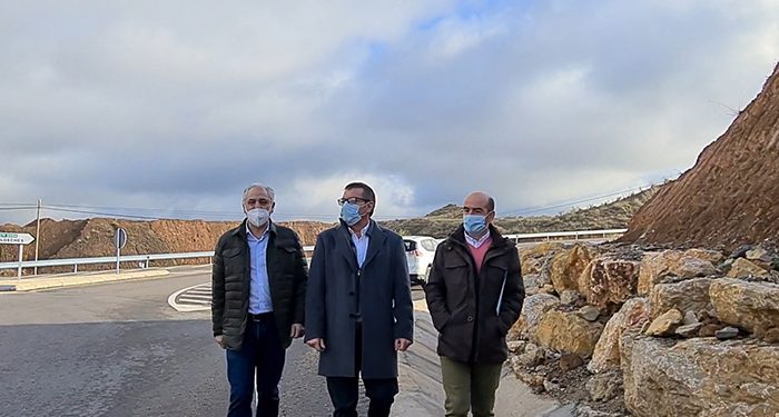 La Diputación de Guadalajara construye una glorieta en Chiloeches para regular el tráfico de la GU-203