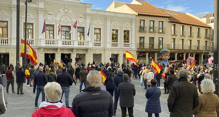 VOX Guadalajara celebra un emotivo y un concurrido acto en defensa de la Constitución