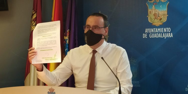 VOX insiste en “mejorar la transparencia” en el Ayuntamiento de Guadalajara, solicitando los gastos de desplazamiento y dietas de Rojo y sus concejales de Gobierno de PSOE y Ciudadanos VOX insiste en “mejorar la transparencia” en el Ayuntamiento de Guadalajara, solicitando los gastos de desplazamiento y dietas de Rojo y sus concejales de Gobierno de PSOE y Ciudadanos
