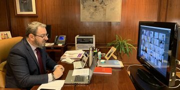 Robles agradece a los profesionales de los Centros de la Mujer y recursos de acogida su “labor callada y prudente” con las víctimas de violencia de género