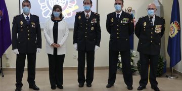 La subdelegada del Gobierno preside la entrega de títulos de inspector a tres policías que han hecho las prácticas en la Comisaría de Guadalajara