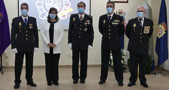 La subdelegada del Gobierno preside la entrega de títulos de inspector a tres policías que han hecho las prácticas en la Comisaría de Guadalajara La subdelegada del Gobierno preside la entrega de títulos de inspector a tres policías que han hecho las prácticas en la Comisaría de Guadalajara