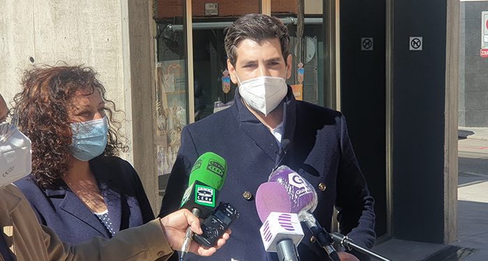 Alguacil denuncia el “abandono” del Mercado de Abastos por el “sectarismo” de Rojo y propone celebrar allí la Feria del Libro