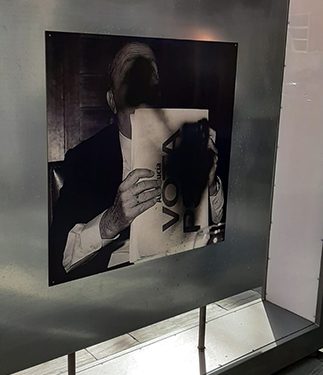 El Grupo Socialista condena expresiones de odio en un ataque vandálico contra la exposición ’50 fotografías con historia’ en Guadalajara en las que se aludía al PSOE El Grupo Socialista condena expresiones de odio en un ataque vandálico contra la exposición ’50 fotografías con historia’ en Guadalajara en las que se aludía al PSOE