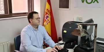 VOX Guadalajara pide a García-Page que se deje de fotos y empiece a vacunar