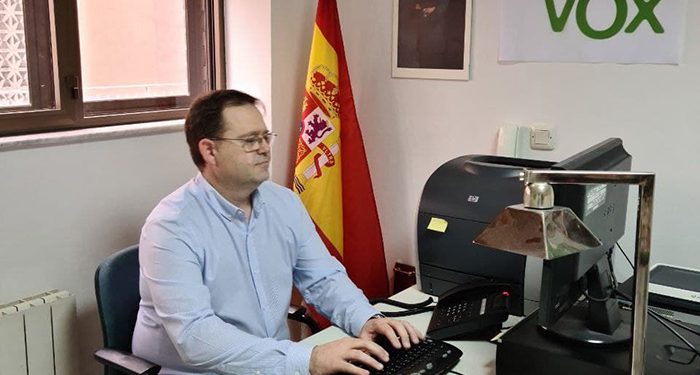 VOX Guadalajara pide a García-Page que se deje de fotos y empiece a vacunar VOX Guadalajara pide a García-Page que se deje de fotos y empiece a vacunar