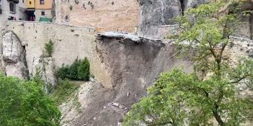 Derrumbado el acceso principal a las Casas Colgadas
