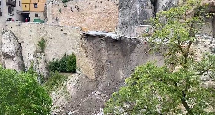 Derrumbado el acceso principal a las Casas Colgadas