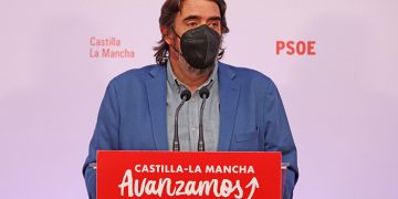 Esteban asegura que el PSOE mantiene su compromiso de reforzar las plantillas sanitarias y acabar con la precariedad
