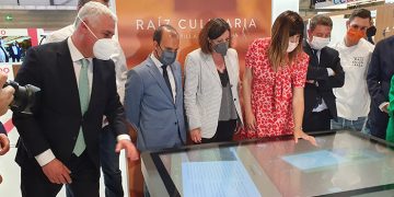 Vega: “Trabajamos para recuperar el turismo, que va ligado a la vida y los servicios en nuestros pueblos”