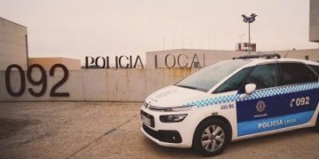 La Policía Local de Guadalajara detiene a un individuo por el intento de robo de diversos objetos de un vehículo estacionado en una vía de la capital