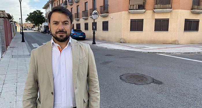 Desalojan un bloque de viviendas ocupado en el centro de Alovera…, y VOX lo celebra
