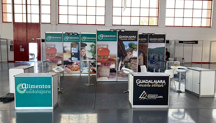 La Diputación promociona el turismo y los Alimentos de Guadalajara en la Feria de Muestras de Granada
