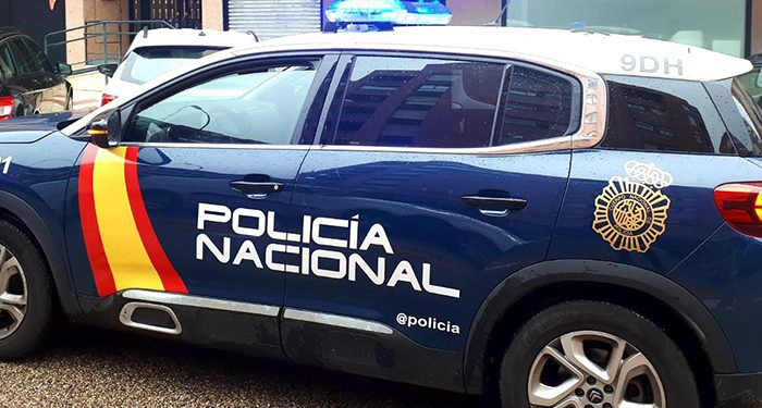 La Policía Nacional de Guadalajara detiene a dos personas que asestaron varias puñaladas a un hombre cuando salía de un local de ocio nocturno