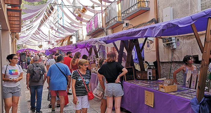 Lavanda de Brihuega, la marca con la que el Ayuntamiento de Brihuega quiere ordenar y garantizar la calidad de todo lo relacionado con el producto más característico de sus tierras Lavanda de Brihuega, la marca con la que el Ayuntamiento de Brihuega quiere ordenar y garantizar la calidad de todo lo relacionado con el producto más característico de sus tierras