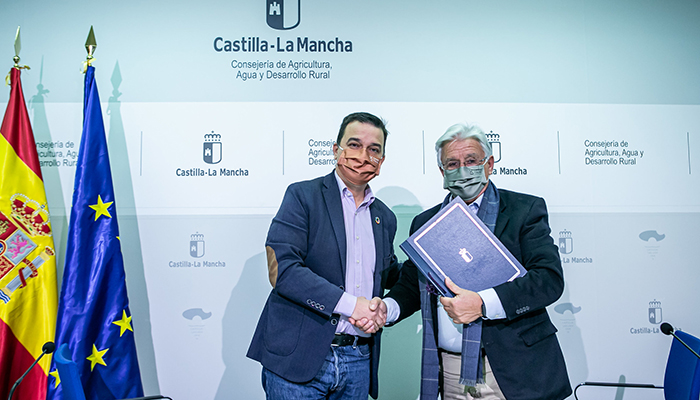 Castilla-La Mancha instalará un centenar de cajeros automáticos para contribuir con medidas reales al desarrollo rural