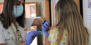 Castilla-La Mancha desarrollará del 15 al 21 de diciembre la primera fase de la campaña de la vacunación frente al COVID dirigida a menores de 12 años en los colegios