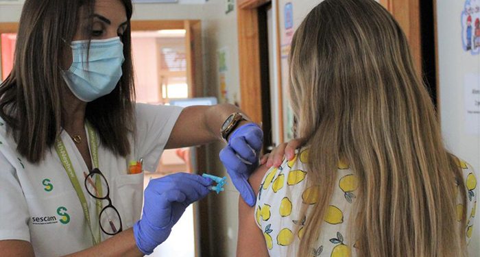 Castilla-La Mancha desarrollará del 15 al 21 de diciembre la primera fase de la campaña de la vacunación frente al COVID dirigida a menores de 12 años en los colegios