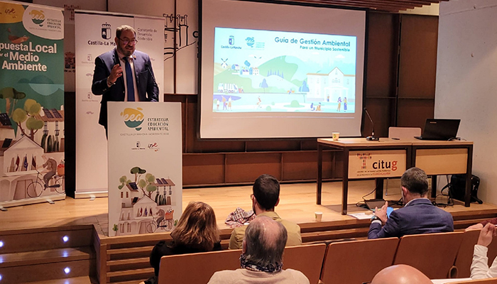 El Gobierno regional realiza en Torija la presentación de la ´Guía de gestión ambiental para un municipio sostenible´